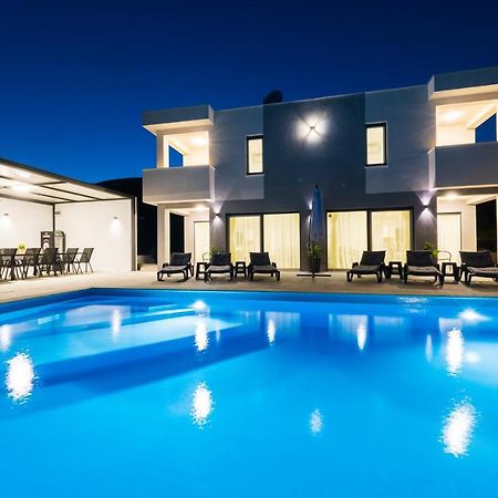 Villa Sky - Heating Pool Kaštel Novi المظهر الخارجي الصورة