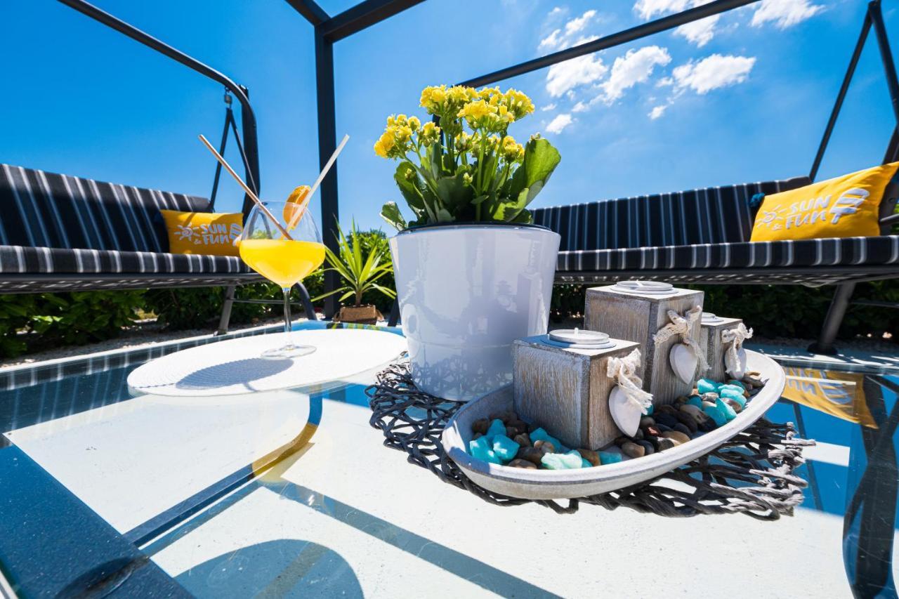 Villa Sky - Heating Pool Kaštel Novi المظهر الخارجي الصورة