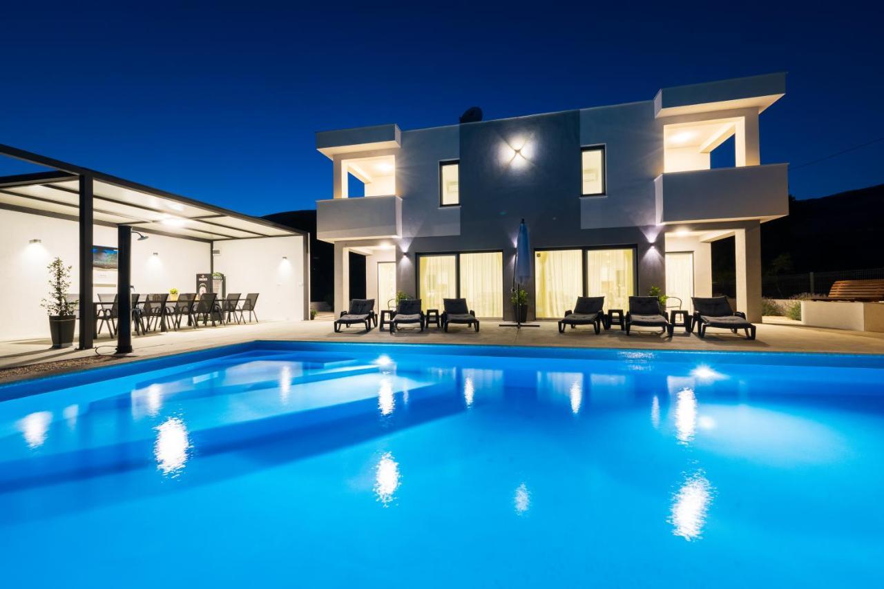 Villa Sky - Heating Pool Kaštel Novi المظهر الخارجي الصورة