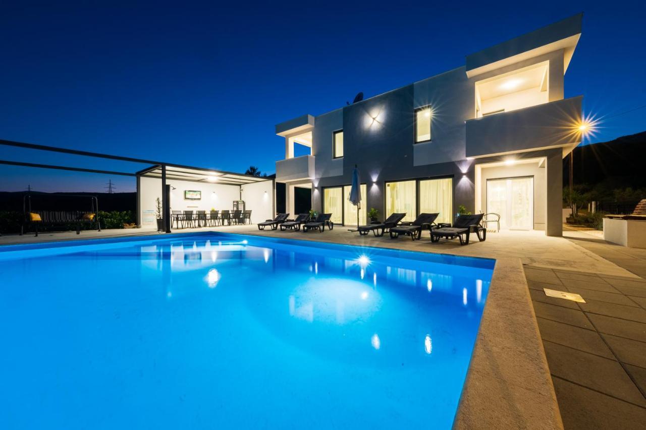 Villa Sky - Heating Pool Kaštel Novi المظهر الخارجي الصورة