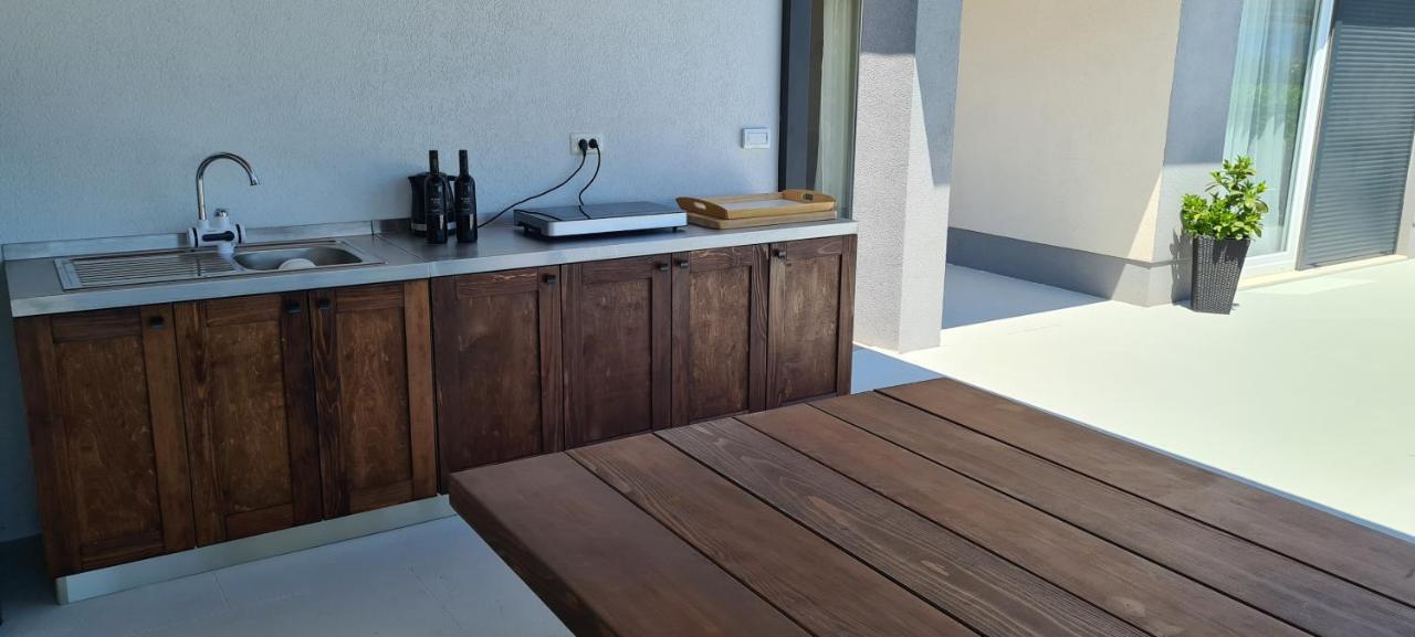 Villa Sky - Heating Pool Kaštel Novi المظهر الخارجي الصورة