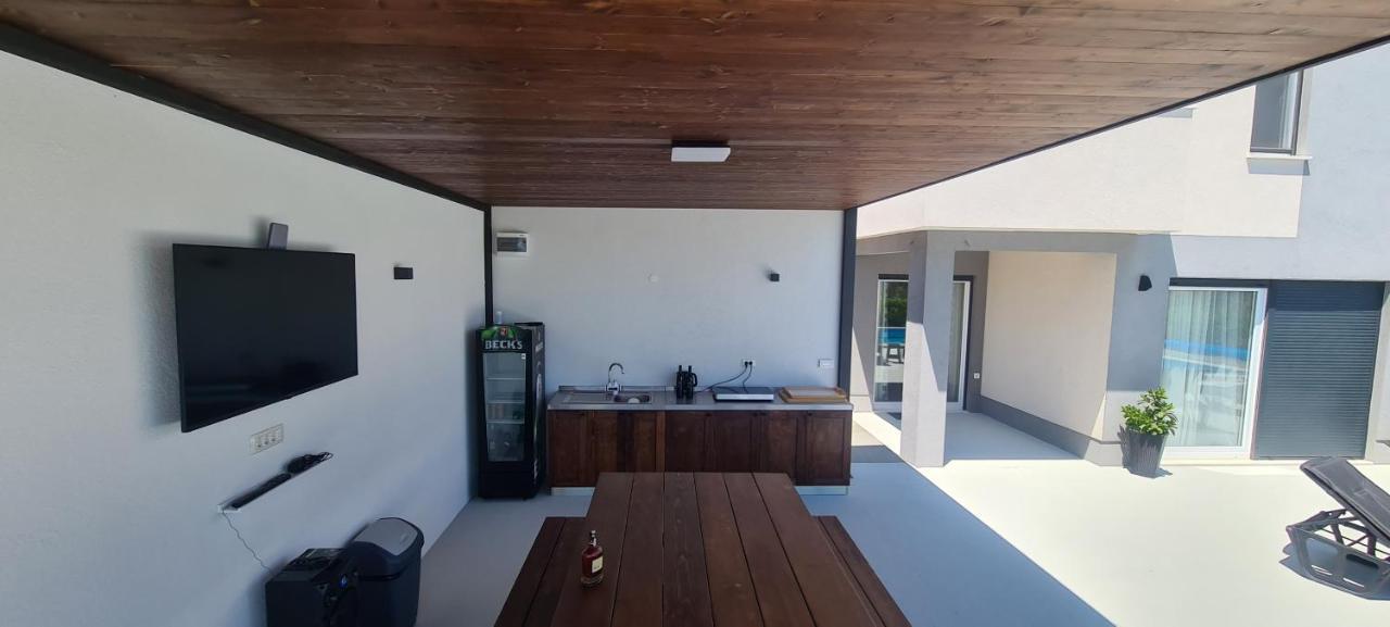 Villa Sky - Heating Pool Kaštel Novi المظهر الخارجي الصورة