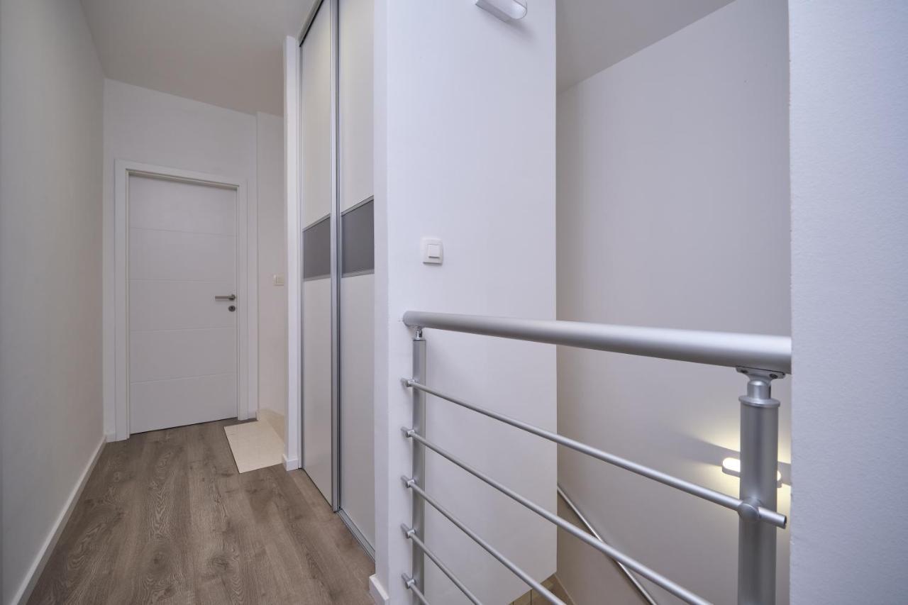 Villa Sky - Heating Pool Kaštel Novi المظهر الخارجي الصورة