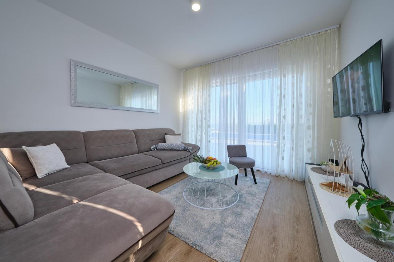 Villa Sky - Heating Pool Kaštel Novi المظهر الخارجي الصورة