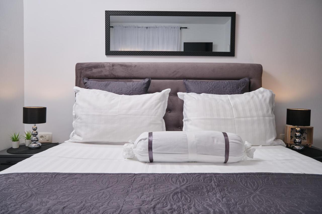 Villa Sky - Heating Pool Kaštel Novi المظهر الخارجي الصورة