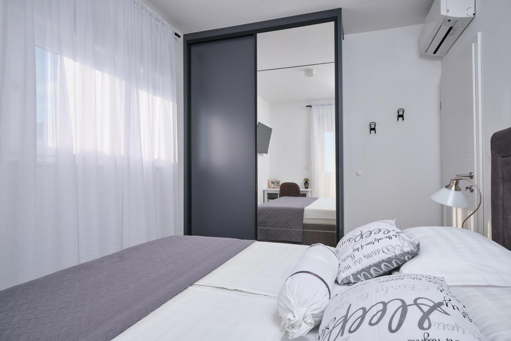 Villa Sky - Heating Pool Kaštel Novi المظهر الخارجي الصورة