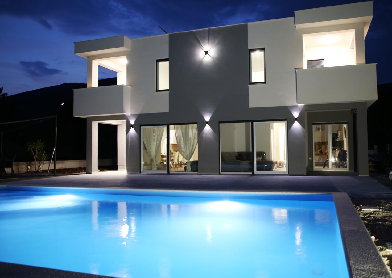 Villa Sky - Heating Pool Kaštel Novi المظهر الخارجي الصورة