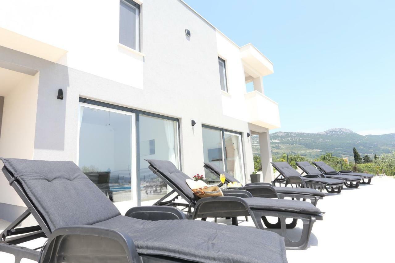 Villa Sky - Heating Pool Kaštel Novi المظهر الخارجي الصورة