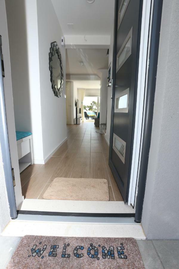 Villa Sky - Heating Pool Kaštel Novi المظهر الخارجي الصورة