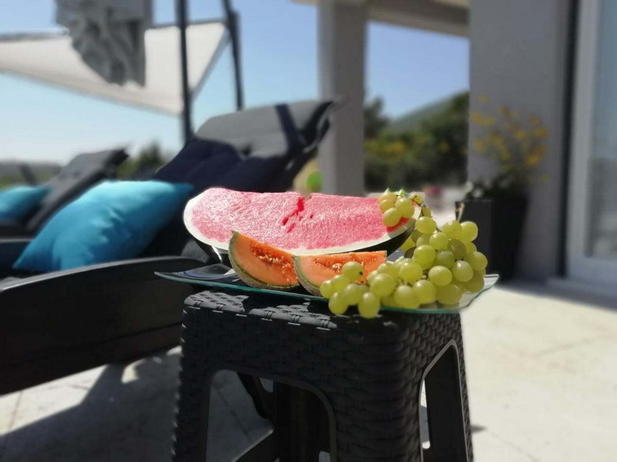 Villa Sky - Heating Pool Kaštel Novi المظهر الخارجي الصورة