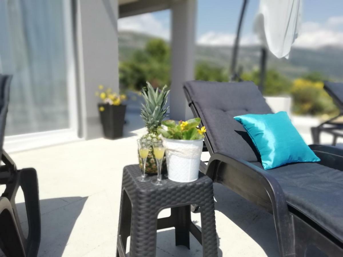 Villa Sky - Heating Pool Kaštel Novi المظهر الخارجي الصورة